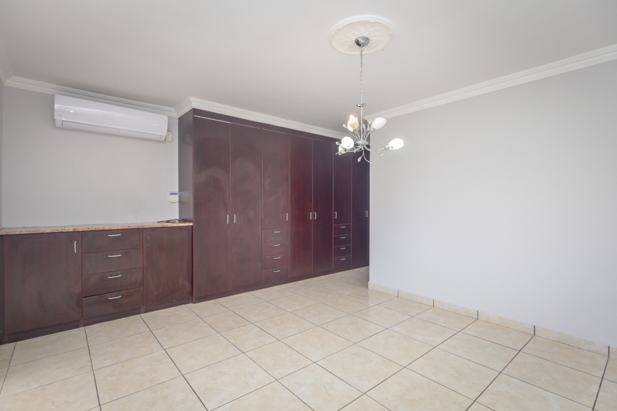 To Let 6 Bedroom Property for Rent in The Coves North West